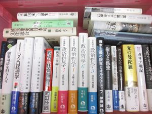 政治・哲学思想・歴史・社会学などの書籍を180冊ほど買取致しました。